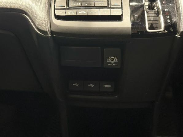 Honda Stepwgn V с пробегом 2016 года, цена 1 750 000 рублей, 201000 км, минивэн, Автокод Объявления