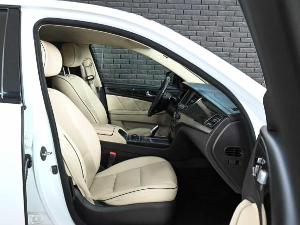Hyundai Equus II Рестайлинг с пробегом 2015 года, цена 1 690 000 рублей, 198437 км, седан, Автокод Объявления