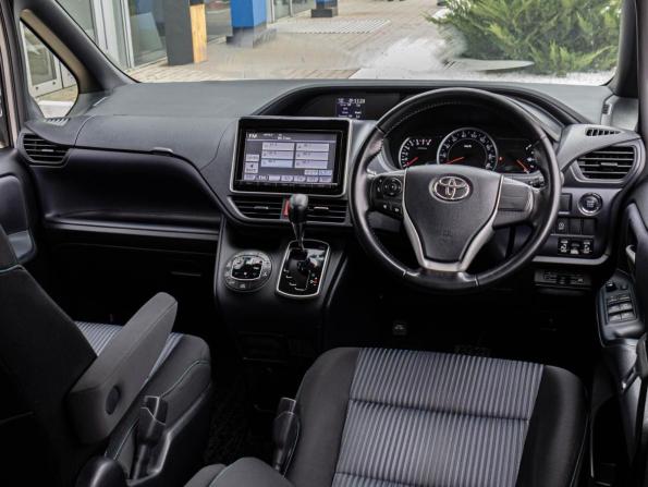 Toyota Voxy III (R80) с пробегом 2014 года, цена 2 149 000 рублей, 104105 км, минивэн, Автокод Объявления