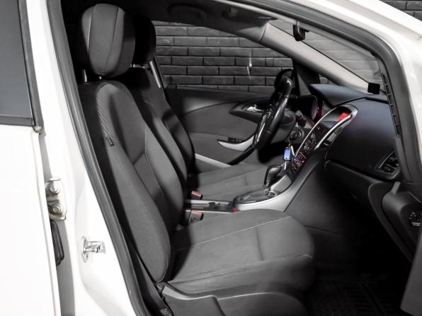Opel Astra J Рестайлинг с пробегом 2014 года, цена 946 000 рублей, 102517 км, хэтчбек, Автокод Объявления