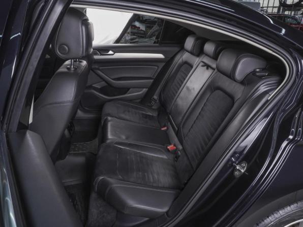 Volkswagen Passat B8 с пробегом 2016 года, цена 1 940 000 рублей, 214990 км, седан, Автокод Объявления