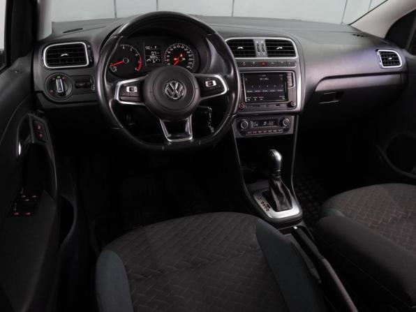 Volkswagen Polo V Рестайлинг с пробегом 2019 года, цена 1 569 000 рублей, 98334 км, седан, Автокод Объявления