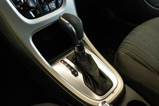 Opel Astra J с пробегом 2011 года, цена 699 000 рублей, 165659 км, хэтчбек, Автокод Объявления