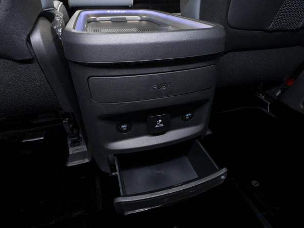 Hyundai Staria I с пробегом 2025 года, цена 8 250 000 рублей, 1776 км, минивэн, Автокод Объявления