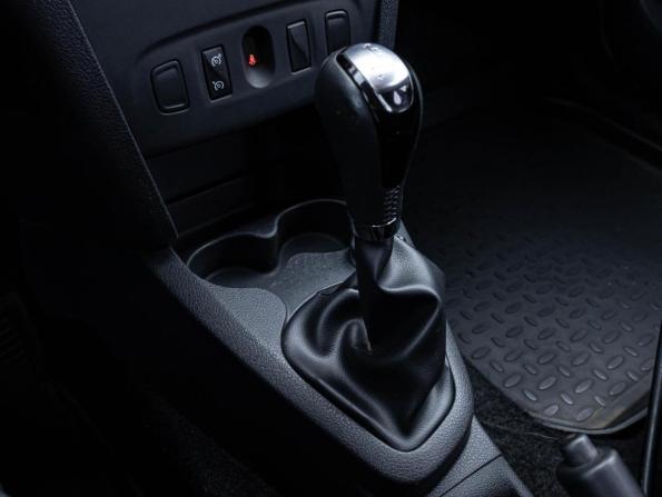 Renault Sandero II с пробегом 2015 года, цена 920 000 рублей, 102698 км, хэтчбек, Автокод Объявления