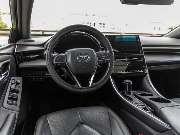 Toyota Avalon V с пробегом 2022 года, цена 3 198 000 рублей, 51016 км, седан, Автокод Объявления