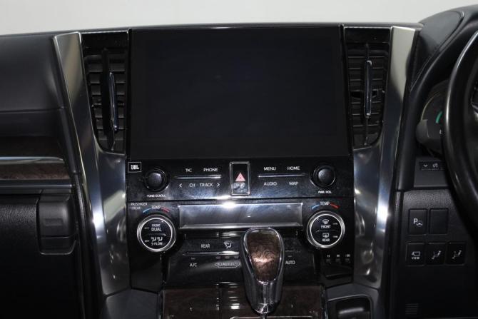Toyota Alphard III Рестайлинг с пробегом 2021 года, цена 5 700 000 рублей, 80903 км, минивэн, Автокод Объявления