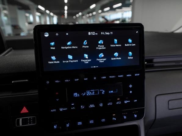 Hyundai Staria I с пробегом 2024 года, цена 6 900 000 рублей, 6634 км, минивэн, Автокод Объявления