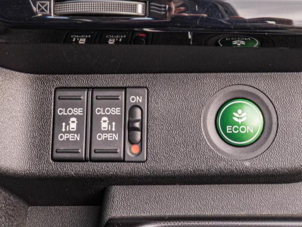 Honda Stepwgn V с пробегом 2016 года, цена 2 164 000 рублей, 90100 км, минивэн, Автокод Объявления