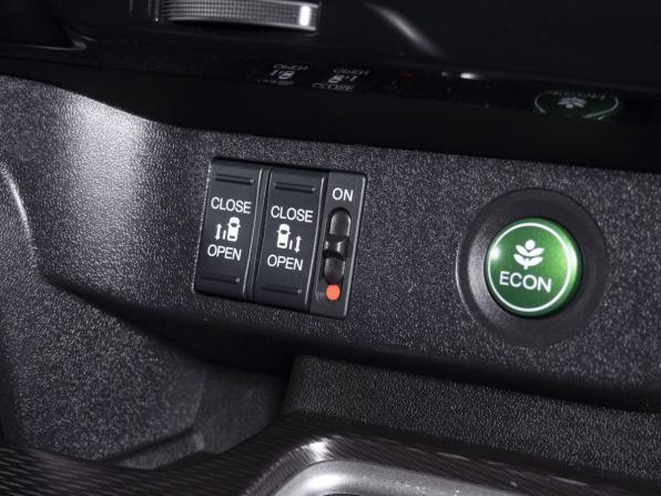 Honda Stepwgn V Рестайлинг с пробегом 2020 года, цена 2 535 000 рублей, 47000 км, минивэн, Автокод Объявления
