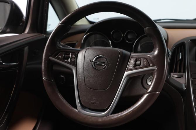 Opel Astra J Рестайлинг с пробегом 2014 года, цена 999 000 рублей, 126000 км, хэтчбек, Автокод Объявления