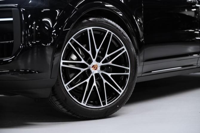 Новый Porsche Cayenne III Рестайлинг 2025 года, цена 17 700 000 рублей, внедорожник, Автокод Объявления