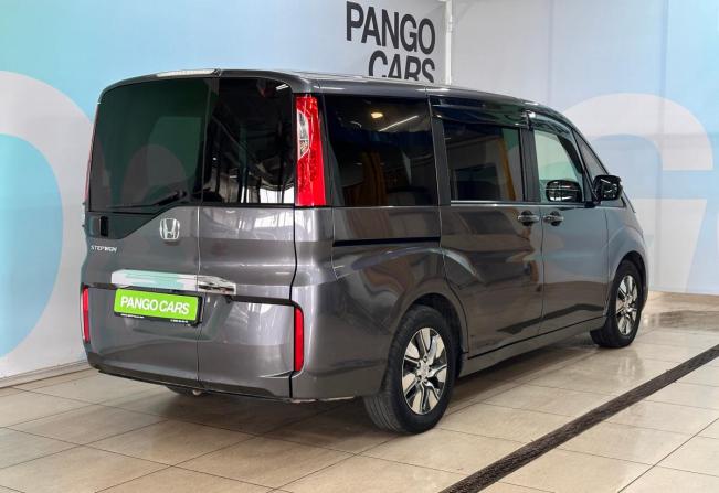 Honda Stepwgn V с пробегом 2017 года, цена 1 700 000 рублей, 161600 км, минивэн, Автокод Объявления