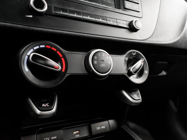 Kia Rio IV Рестайлинг с пробегом 2021 года, цена 1 615 000 рублей, 77500 км, седан, Автокод Объявления