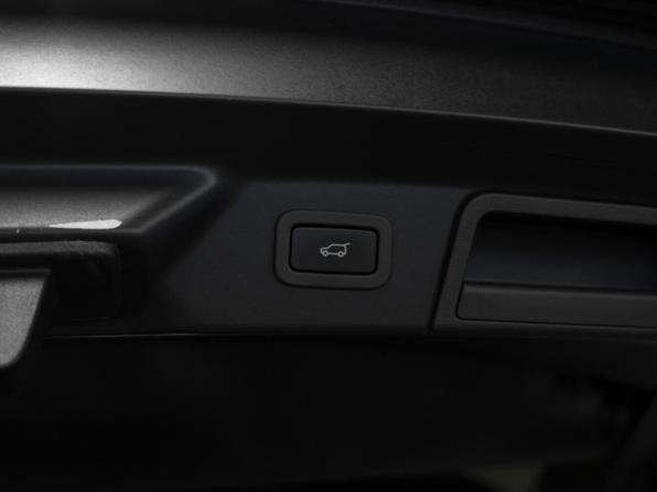 Land Rover Range Rover Velar I с пробегом 2018 года, цена 3 750 000 рублей, 121850 км, внедорожник, Автокод Объявления