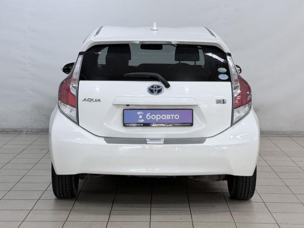 Toyota Aqua I Рестайлинг с пробегом 2015 года, цена 899 000 рублей, 138333 км, хэтчбек, Автокод Объявления