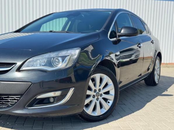 Opel Astra J Рестайлинг с пробегом 2013 года, цена 850 000 рублей, 125000 км, хэтчбек, Автокод Объявления