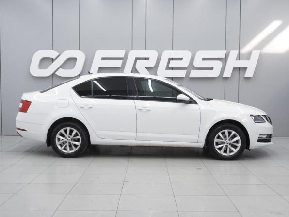 Skoda Octavia III (A7) Рестайлинг с пробегом 2018 года, цена 1 620 000 рублей, 110679 км, лифтбек, Автокод Объявления