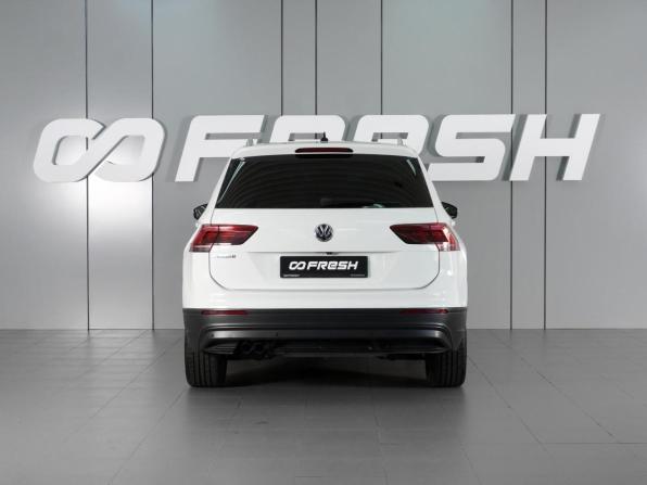 Volkswagen Tiguan II с пробегом 2018 года, цена 2 489 000 рублей, 98081 км, внедорожник, Автокод Объявления