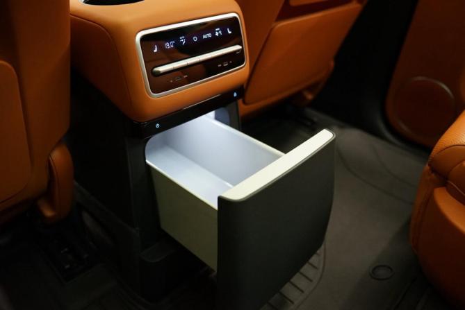 Li Auto (Lixiang) L9 I с пробегом 2023 года, цена 7 500 000 рублей, 38000 км, внедорожник, Автокод Объявления