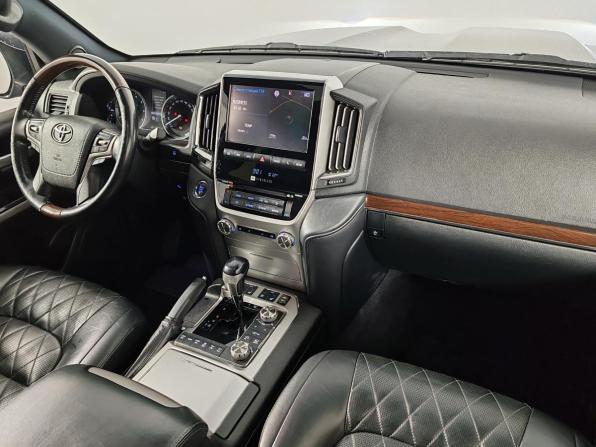 Toyota Land Cruiser 200 Series Рестайлинг 2 с пробегом 2017 года, цена 5 849 000 рублей, 300215 км, внедорожник, Автокод Объявления