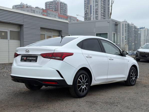 Hyundai Solaris II Рестайлинг с пробегом 2021 года, цена 970 000 рублей, 272000 км, седан, Автокод Объявления