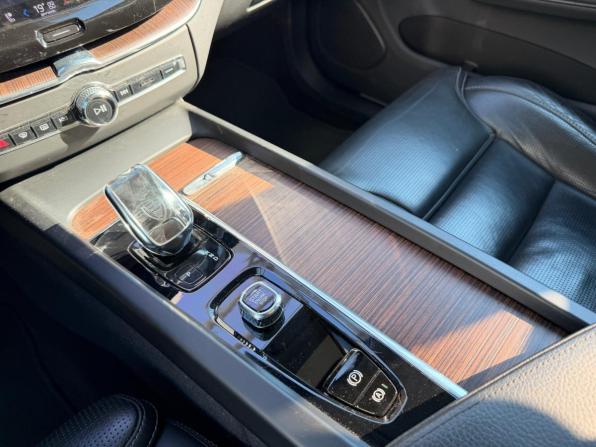 Volvo XC60 II Рестайлинг с пробегом 2021 года, цена 4 555 000 рублей, 83503 км, внедорожник, Автокод Объявления