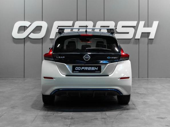 Nissan Leaf II (ZE1) с пробегом 2017 года, цена 1 599 000 рублей, 137637 км, хэтчбек, Автокод Объявления