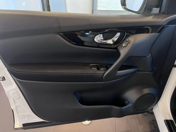 Nissan Qashqai II с пробегом 2016 года, цена 2 045 000 рублей, 27673 км, внедорожник, Автокод Объявления