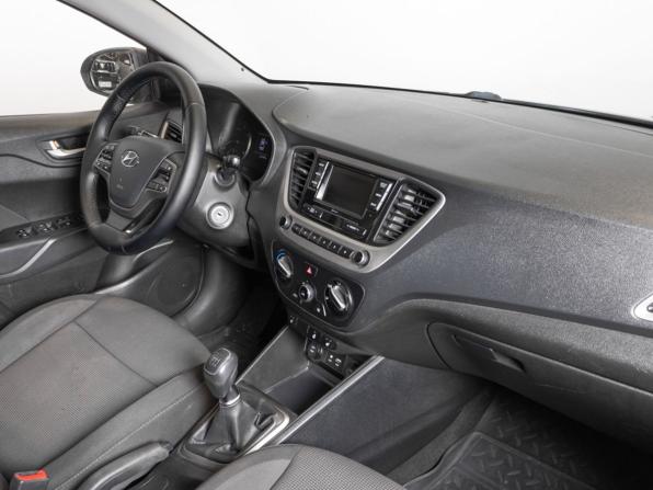 Hyundai Solaris II с пробегом 2018 года, цена 899 700 рублей, 231492 км, седан, Автокод Объявления