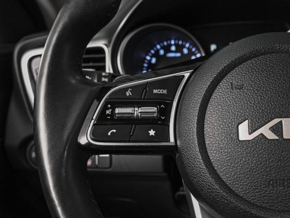 Kia Ceed III Рестайлинг с пробегом 2021 года, цена 2 248 750 рублей, 32944 км, хэтчбек, Автокод Объявления
