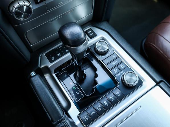 Toyota Land Cruiser 200 Series Рестайлинг 2 с пробегом 2019 года, цена 7 998 000 рублей, 82477 км, внедорожник, Автокод Объявления