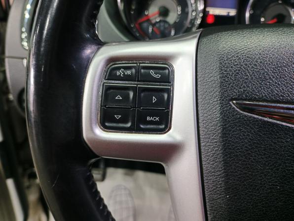 Chrysler Town &amp; Country V Рестайлинг с пробегом 2016 года, цена 1 700 000 рублей, 161980 км, минивэн, Автокод Объявления