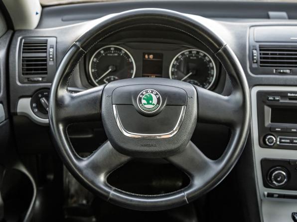 Skoda Octavia II (A5) Рестайлинг с пробегом 2009 года, цена 828 000 рублей, 167282 км, лифтбек, Автокод Объявления