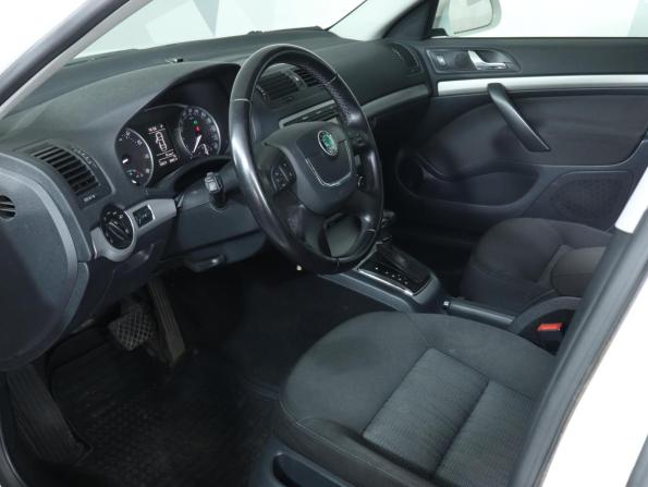 Skoda Octavia II (A5) Рестайлинг с пробегом 2013 года, цена 949 000 рублей, 87671 км, лифтбек, Автокод Объявления