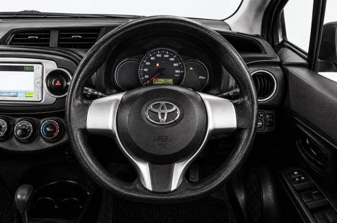 Toyota Vitz III (XP130) с пробегом 2013 года, цена 799 000 рублей, 192200 км, хэтчбек, Автокод Объявления
