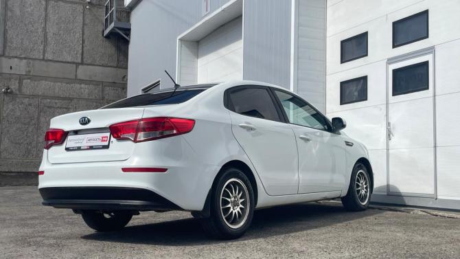 Kia Rio III Рестайлинг с пробегом 2016 года, цена 937 400 рублей, 172259 км, седан, Автокод Объявления