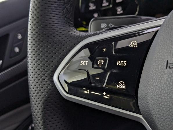 Volkswagen Golf VIII Рестайлинг с пробегом 2025 года, цена 3 350 000 рублей, 19750 км, хэтчбек, Автокод Объявления