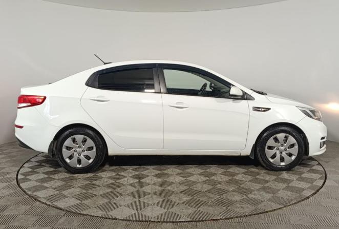 Kia Rio III Рестайлинг с пробегом 2017 года, цена 1 095 000 рублей, 81780 км, седан, Автокод Объявления