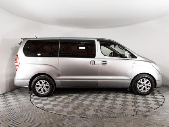 Hyundai Grand Starex I Рестайлинг с пробегом 2016 года, цена 2 299 000 рублей, 163684 км, минивэн, Автокод Объявления
