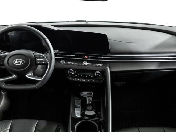 Hyundai Elantra VII (CN7) Рестайлинг с пробегом 2024 года, цена 2 399 700 рублей, 17853 км, седан, Автокод Объявления