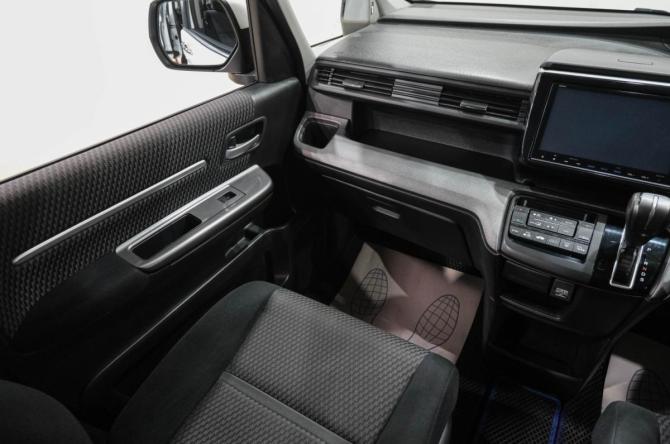 Honda Stepwgn V с пробегом 2016 года, цена 1 799 000 рублей, 117000 км, минивэн, Автокод Объявления