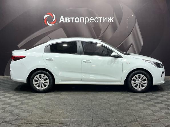 Kia Rio IV с пробегом 2017 года, цена 1 215 000 рублей, 64000 км, седан, Автокод Объявления