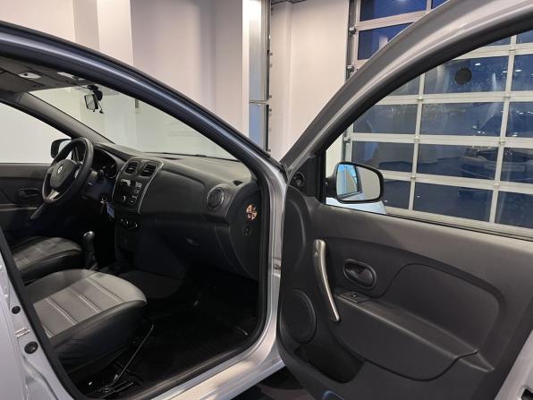 Renault Sandero II с пробегом 2017 года, цена 890 000 рублей, 94281 км, хэтчбек, Автокод Объявления