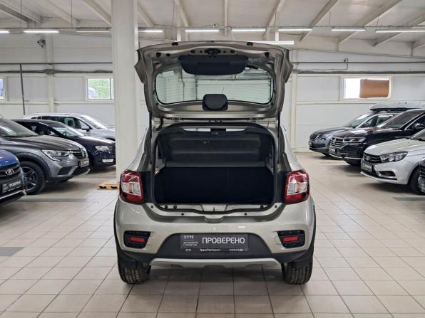 Renault Sandero II с пробегом 2015 года, цена 920 000 рублей, 77127 км, хэтчбек, Автокод Объявления