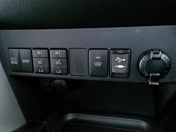 Toyota RAV4 IV (XA40) Рестайлинг с пробегом 2016 года, цена 2 575 000 рублей, 142417 км, внедорожник, Автокод Объявления