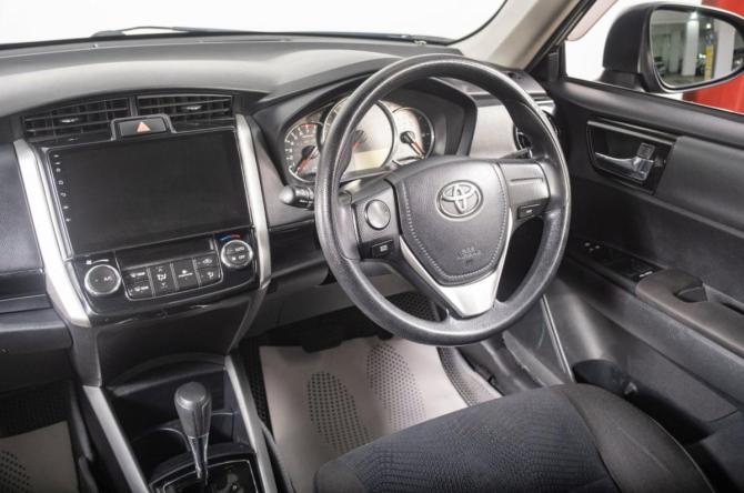 Toyota Corolla XI (E160 E170) Рестайлинг 2 с пробегом 2018 года, цена 1 359 000 рублей, 121500 км, универсал, Автокод Объявления