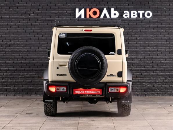 Suzuki Jimny IV с пробегом 2021 года, цена 2 300 000 рублей, 56933 км, внедорожник, Автокод Объявления