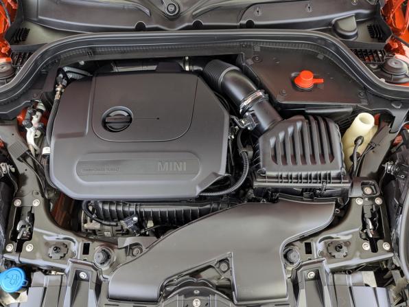Mini Hatch III (F55/F56) Рестайлинг с пробегом 2021 года, цена 2 550 000 рублей, 66313 км, хэтчбек, Автокод Объявления