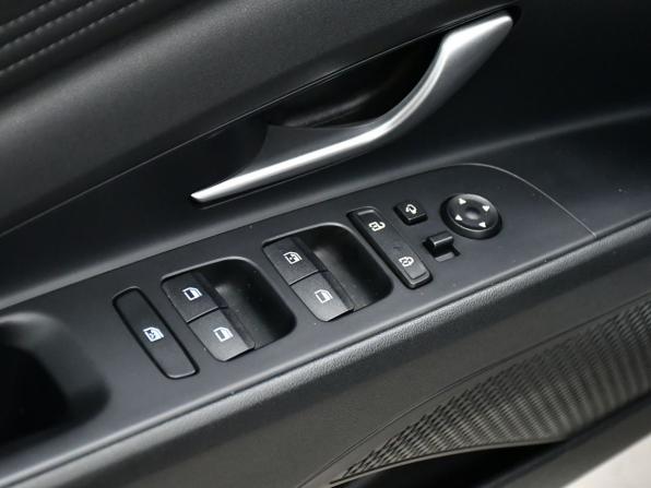 Hyundai Elantra VII (CN7) с пробегом 2022 года, цена 1 987 000 рублей, 33903 км, седан, Автокод Объявления